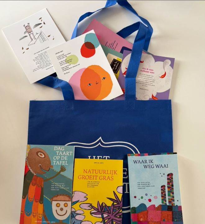 Grote afbeelding Poëzietas vol poëzie